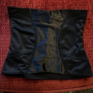 Maidenform shapewear size large. Excellent condition only worn once.